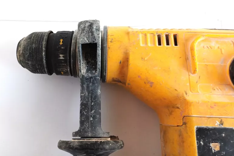 MŁOTOWIERTARKA DEWALT D25404