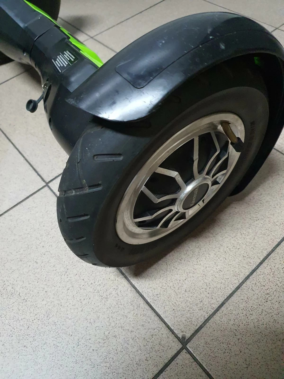 deskorolka-elektryczna-kawasaki-kolor-czarny