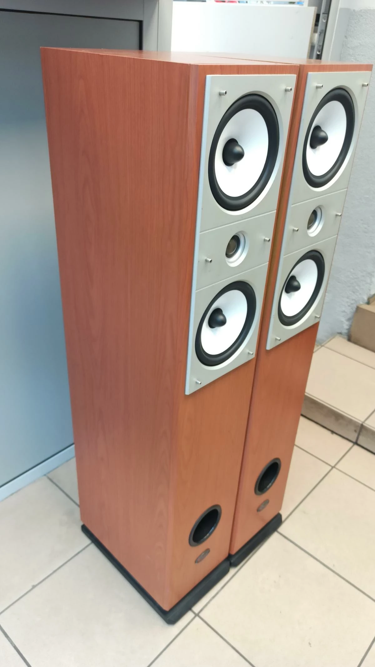 2-kolumny-prism-amethyst-ht-150-kolor-orzech