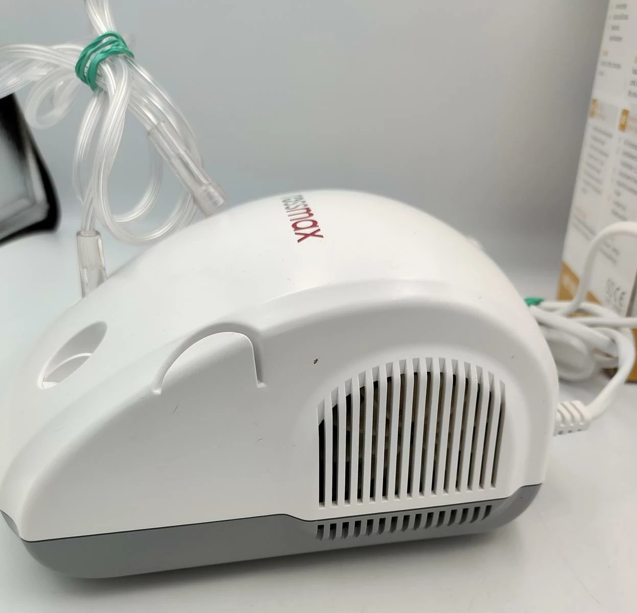 rossmax-inhalator-ne100-akcesoria-w-pudelku-kolor-dominujacy-bialy