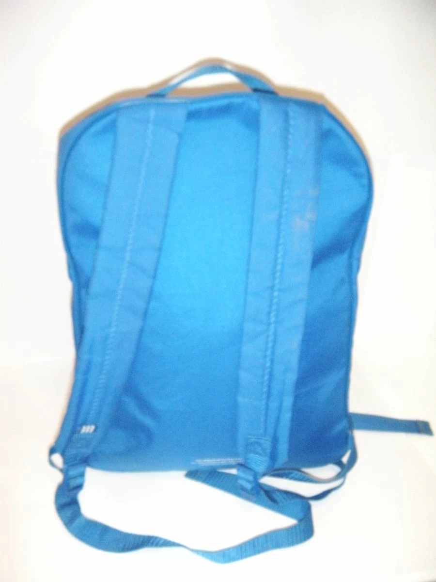 plecak-adidas-niebieski-wzor-dominujacy-logo