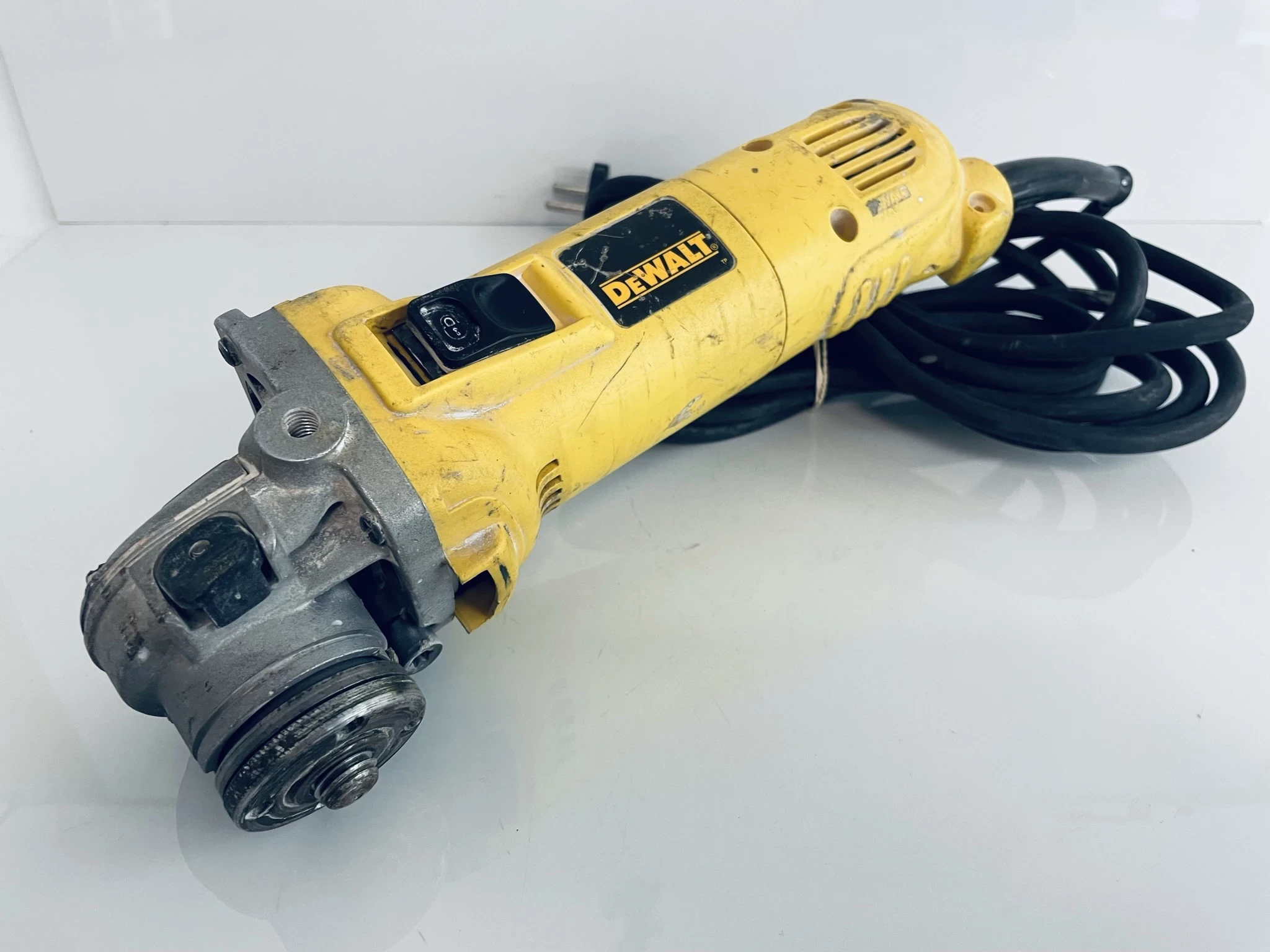 szlifierka-katowa-dewalt-d28111-qs-kod-producenta-d28111