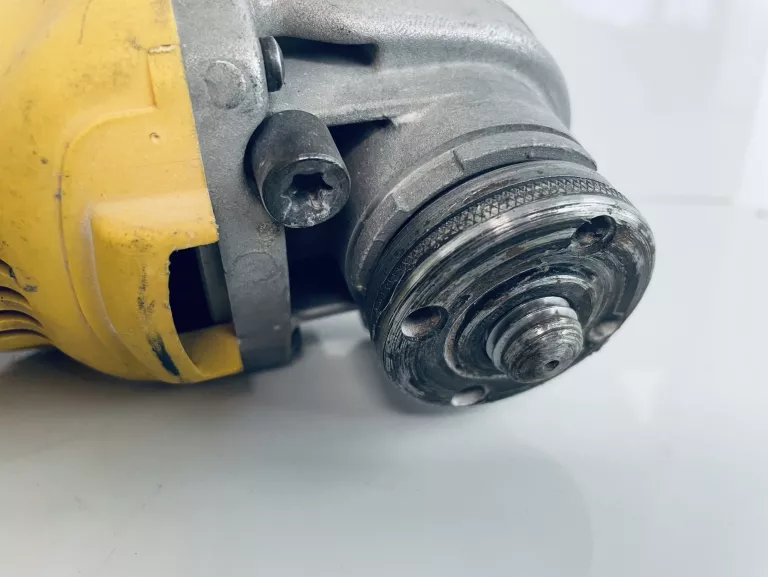 SZLIFIERKA KĄTOWA DEWALT D28111-QS