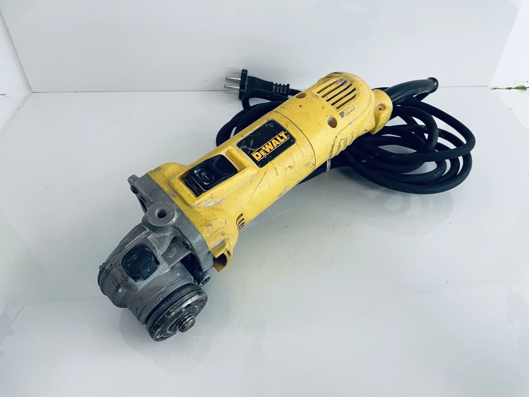 szlifierka-katowa-dewalt-d28111-qs-stan-uzywany