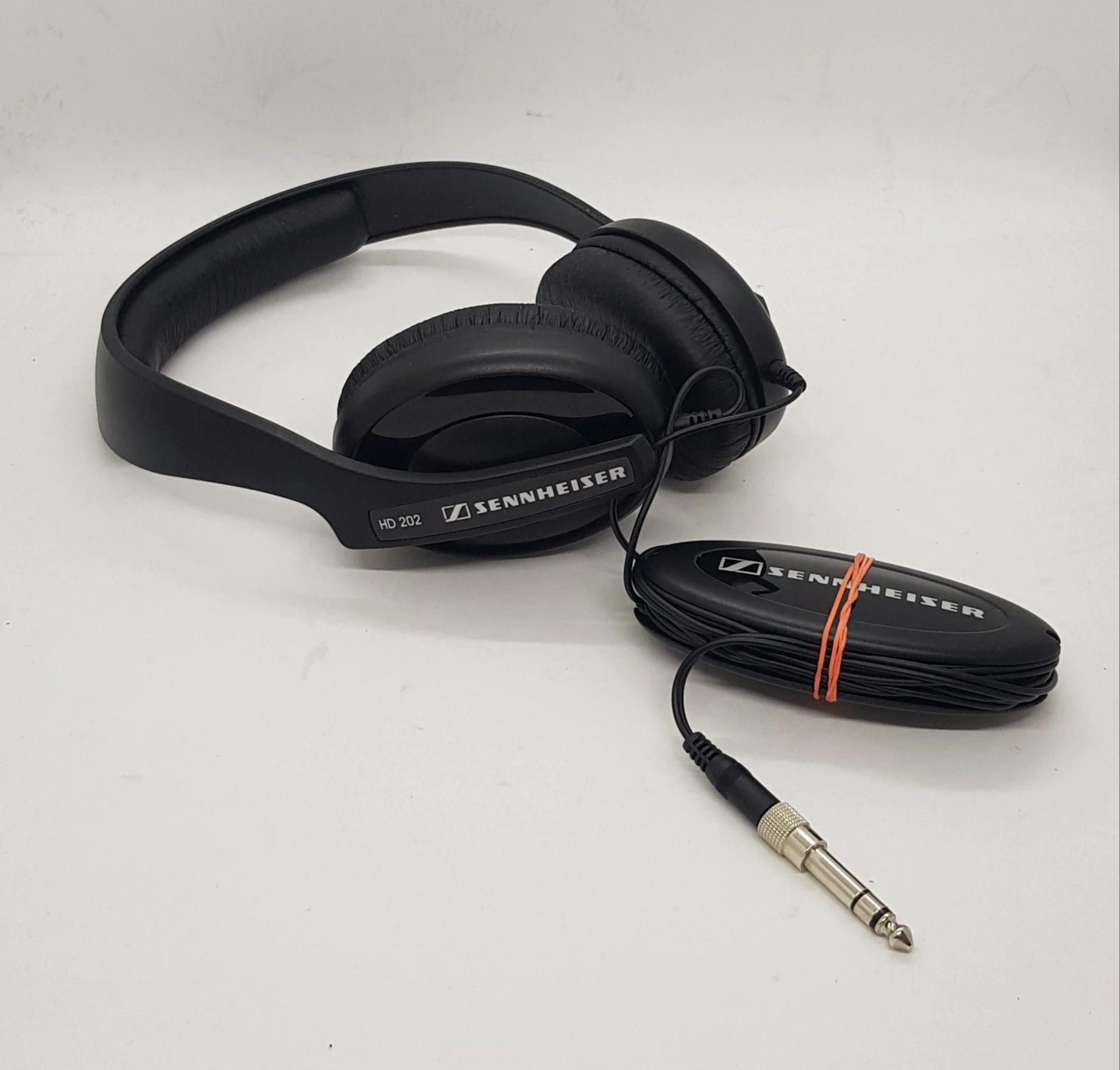 sluchawki-nauszne-przewodowe-sennheiser-hd202-marka-sennheiser