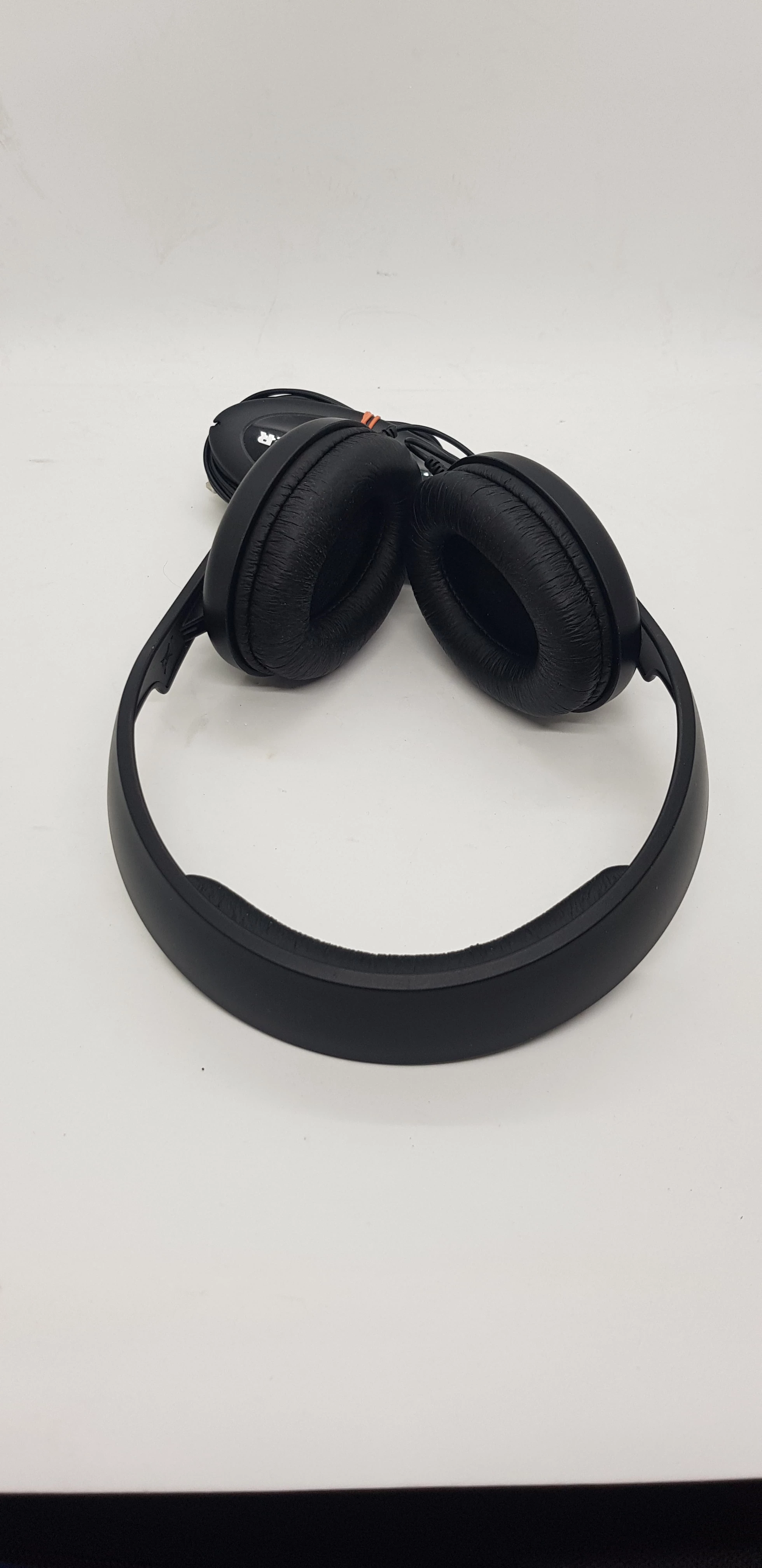 sluchawki-nauszne-przewodowe-sennheiser-hd202-stan-uzywany