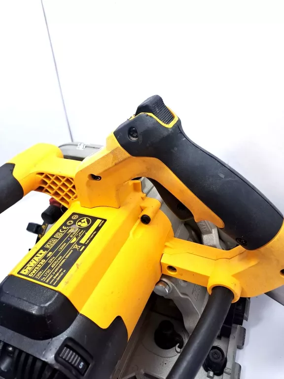 zaglebiarka-dewalt-dws520-rodzaj-elektryczna