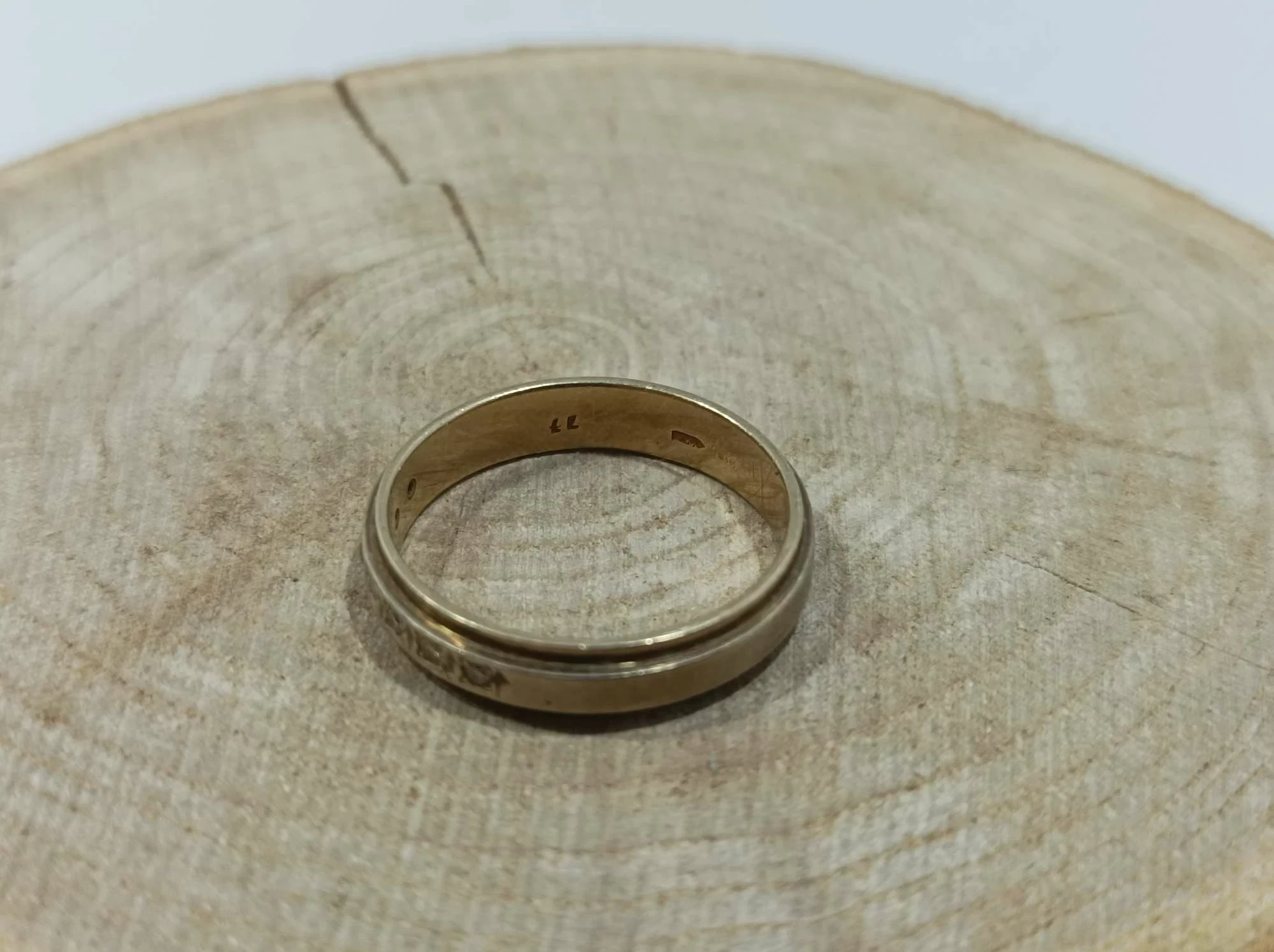 zlota-obraczka-wysadzana-diamencikami-402g585-marka-verona