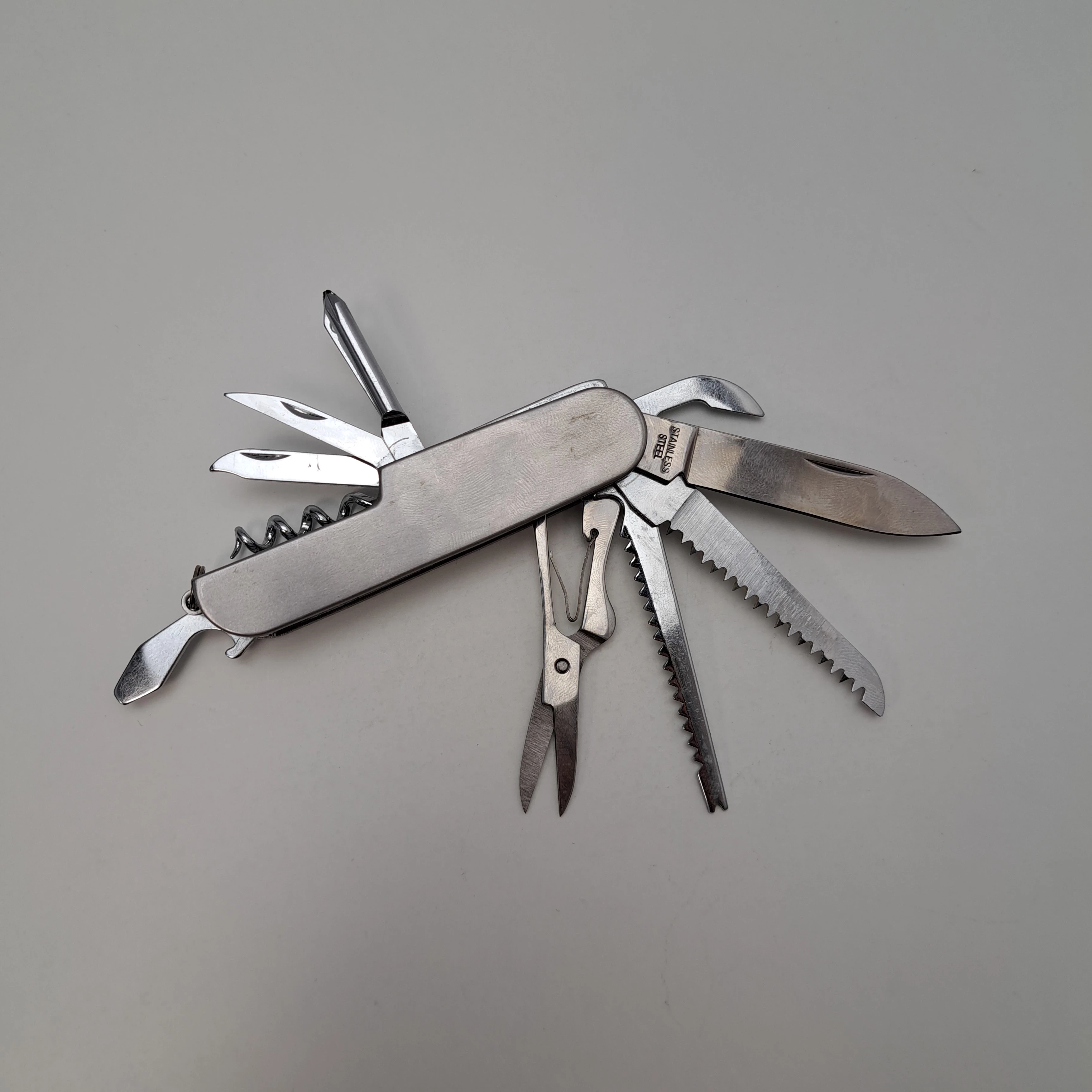 scyzoryk-mercedes-benz-producent-mercedes-benz-oe