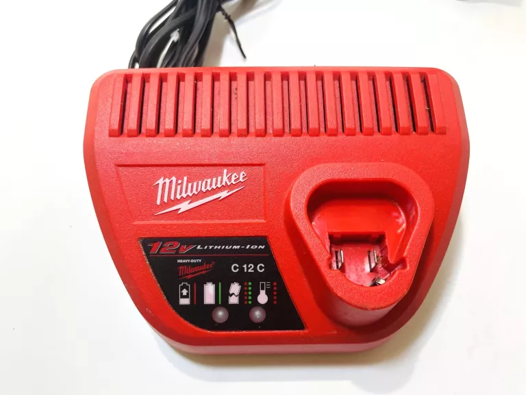 pistolet-do-silikonu-milwaukee-stan-uzywany