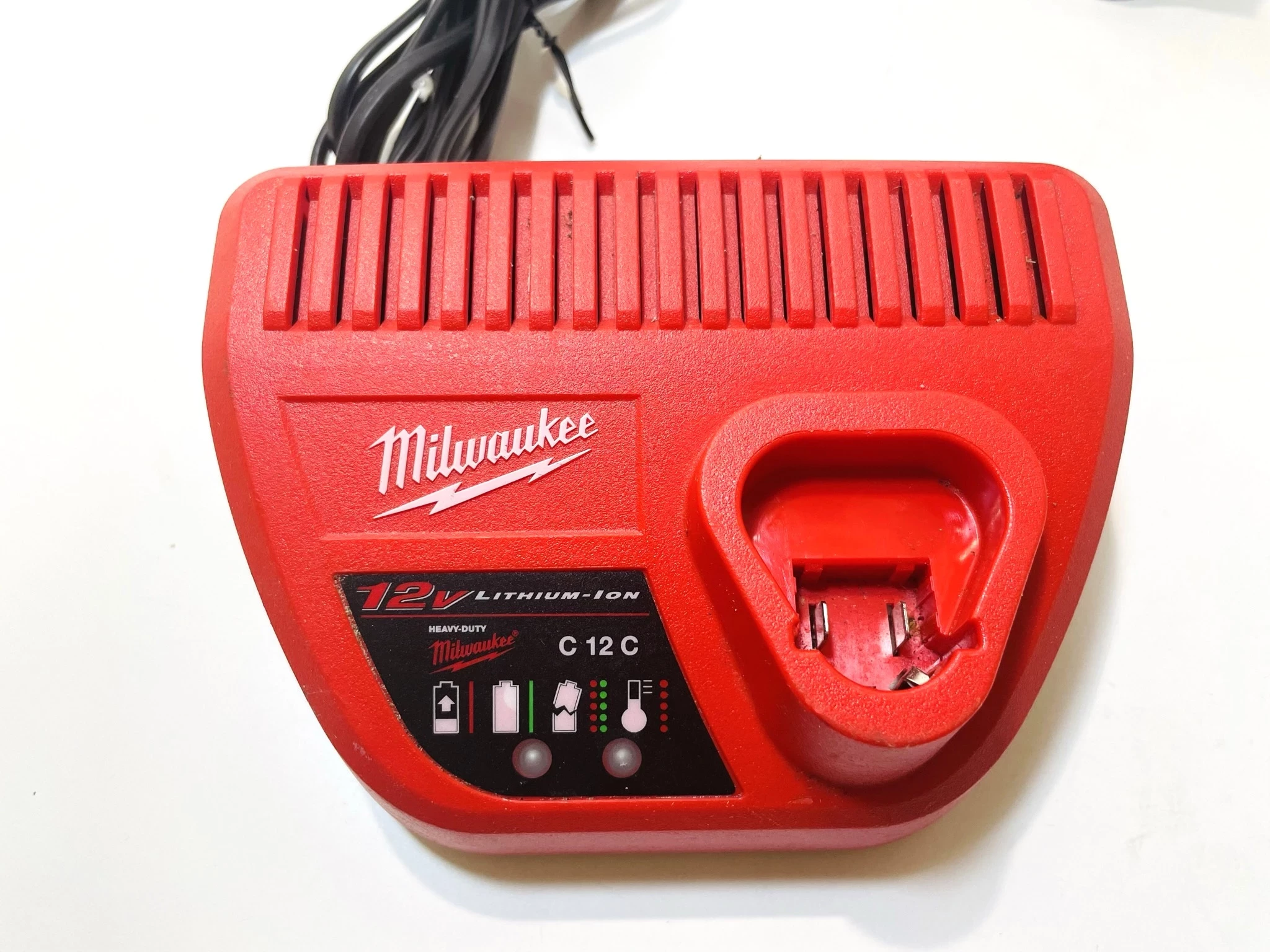 pistolet-do-silikonu-milwaukee-stan-uzywany