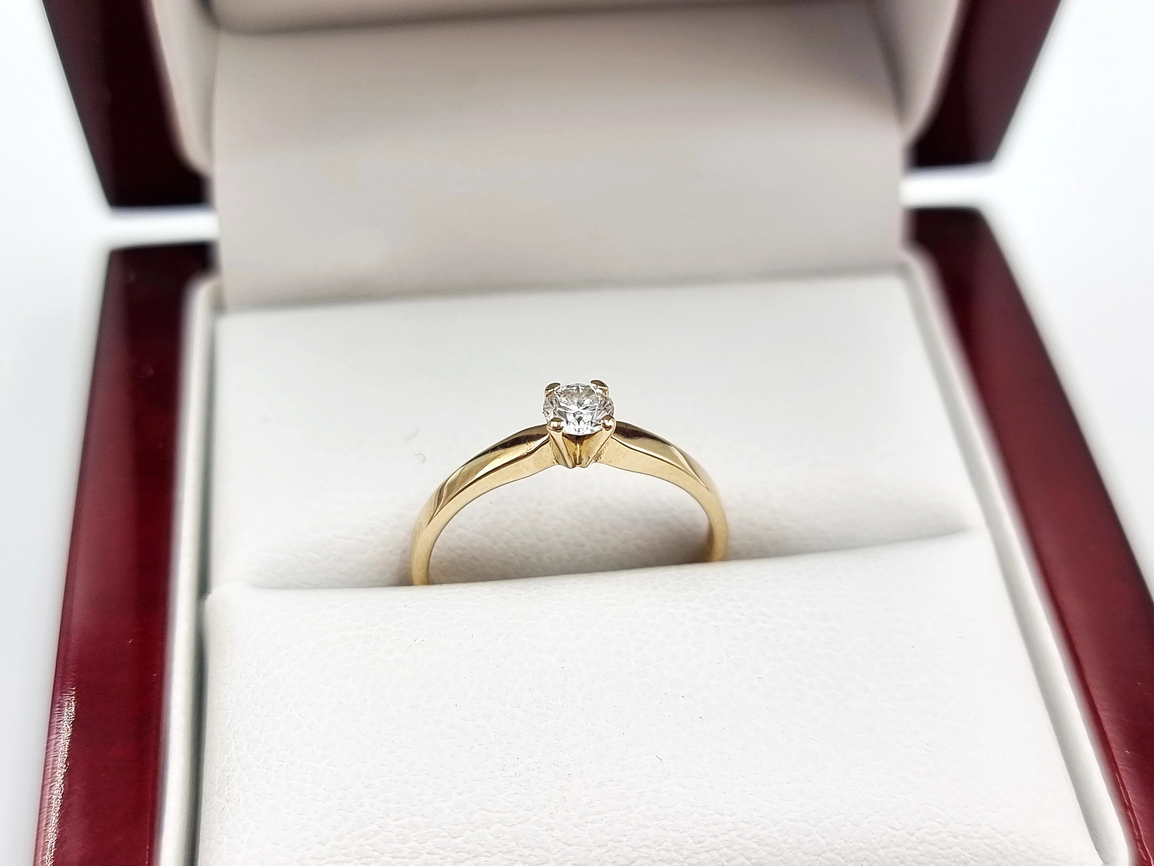 zloty-pierscionek-z-diamentem-585-r10-136g-marka-248811-958954