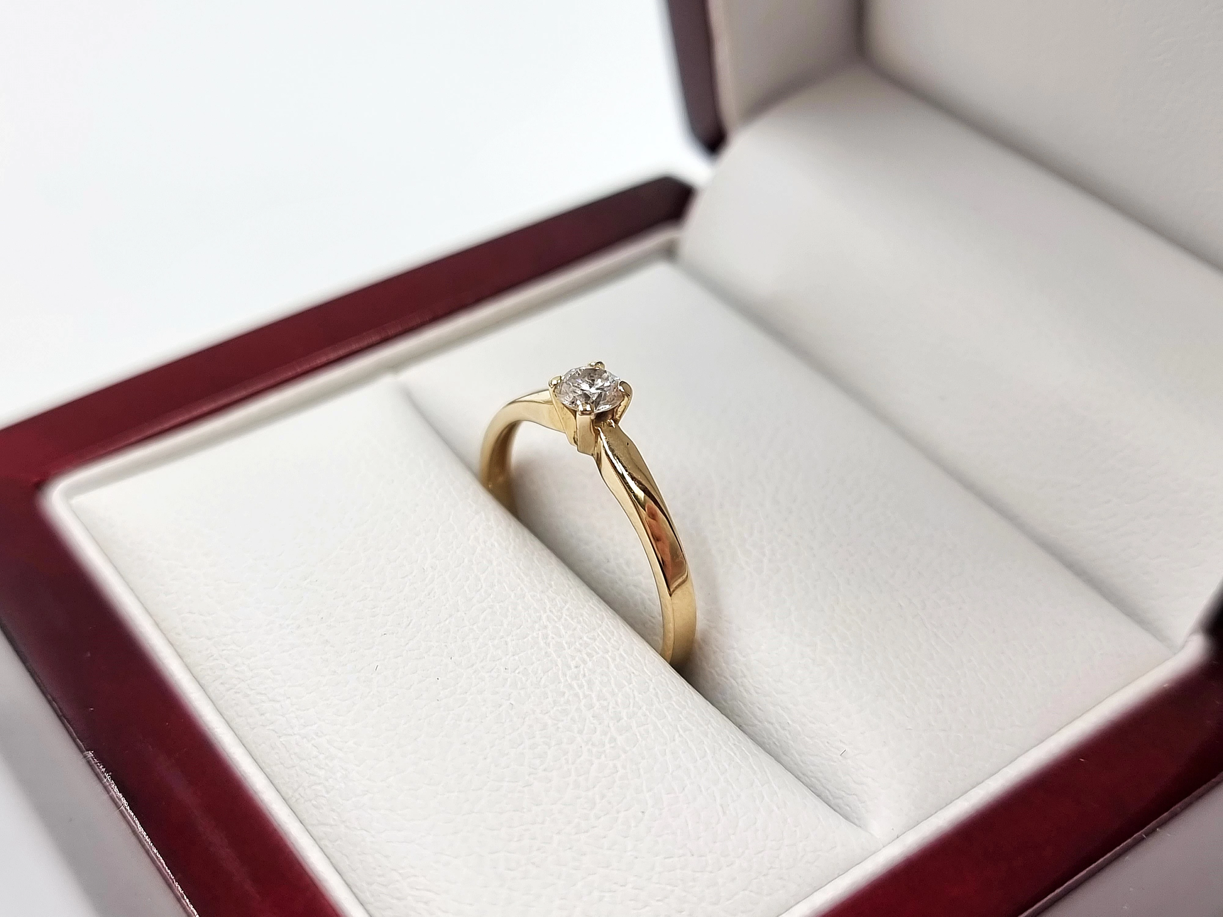 zloty-pierscionek-z-diamentem-585-r10-136g-proba-zlota-206646-228242