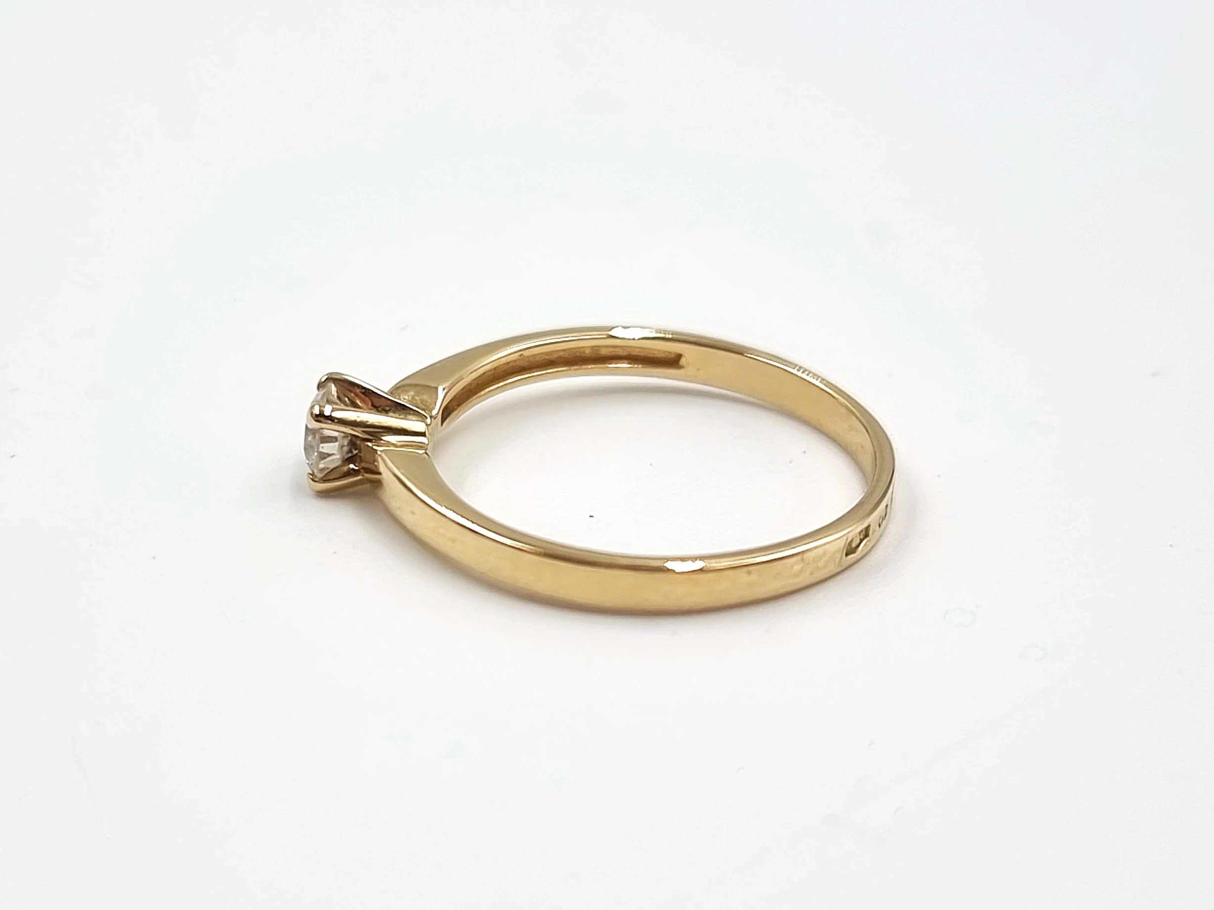 zloty-pierscionek-z-diamentem-585-r10-136g-kamien-17088-128