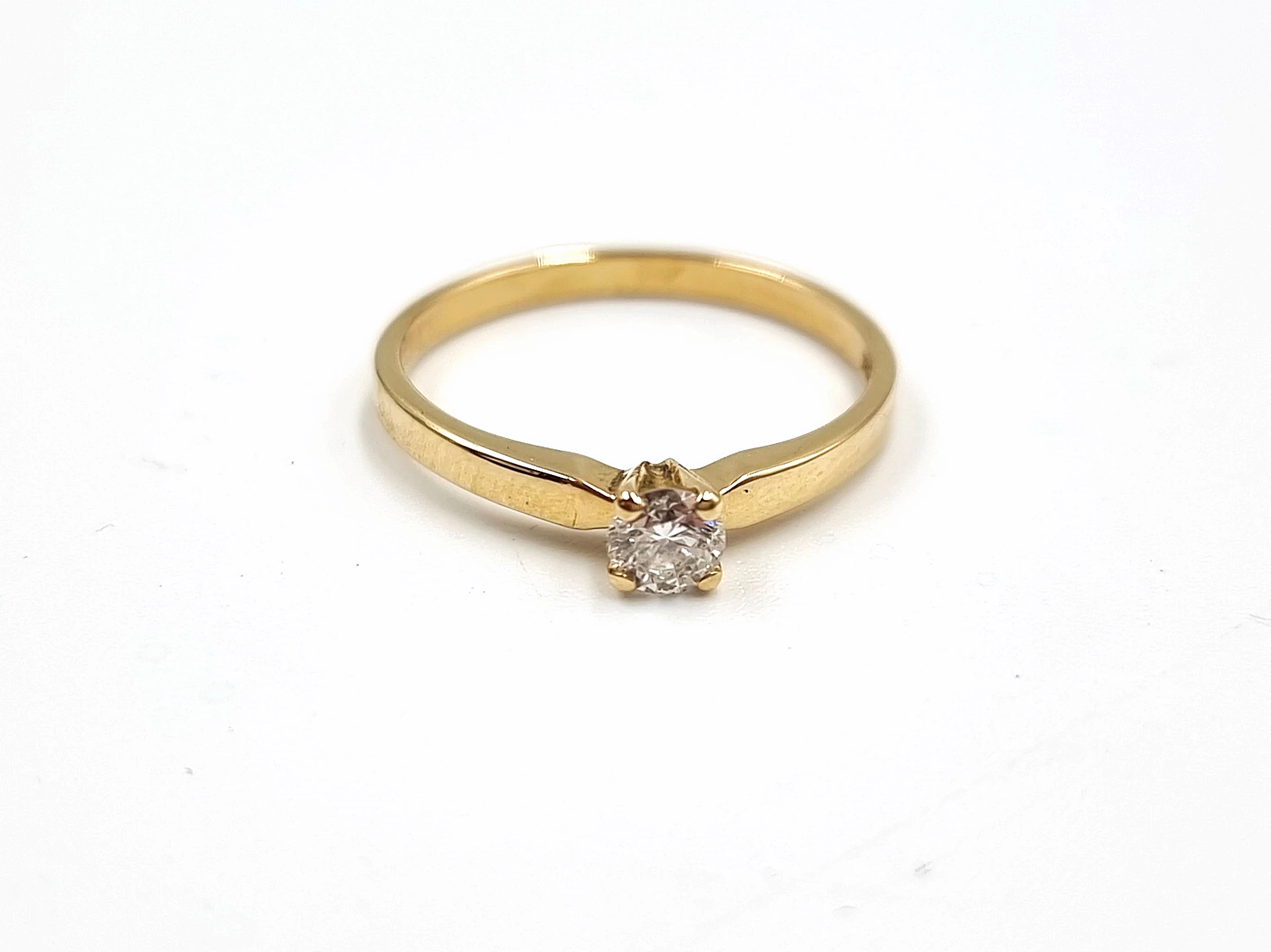 zloty-pierscionek-z-diamentem-585-r10-136g-plec-15851-1