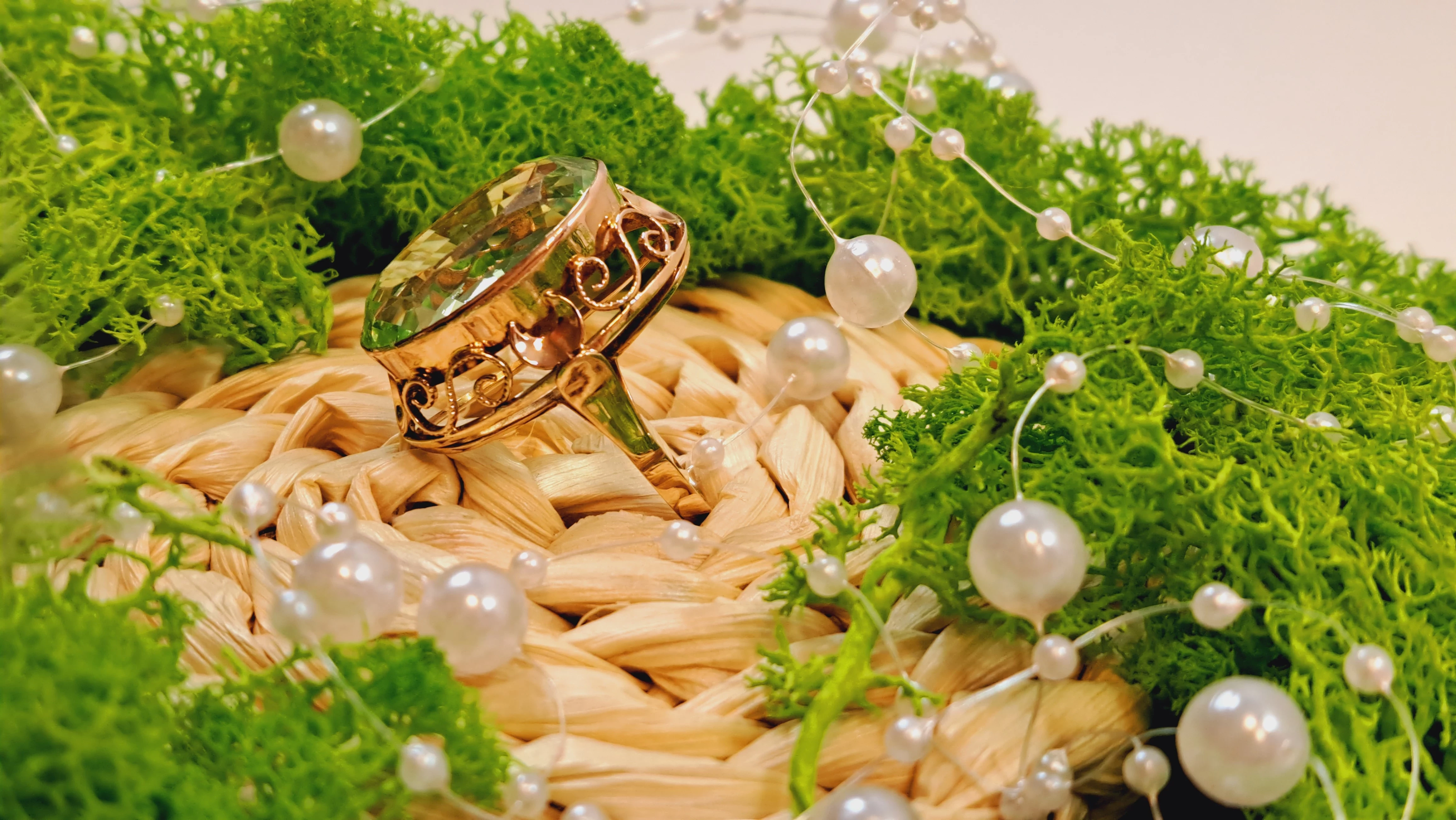 zloty-pierscionek-z-zielonym-kamieniem-1194g-583-material-zloto