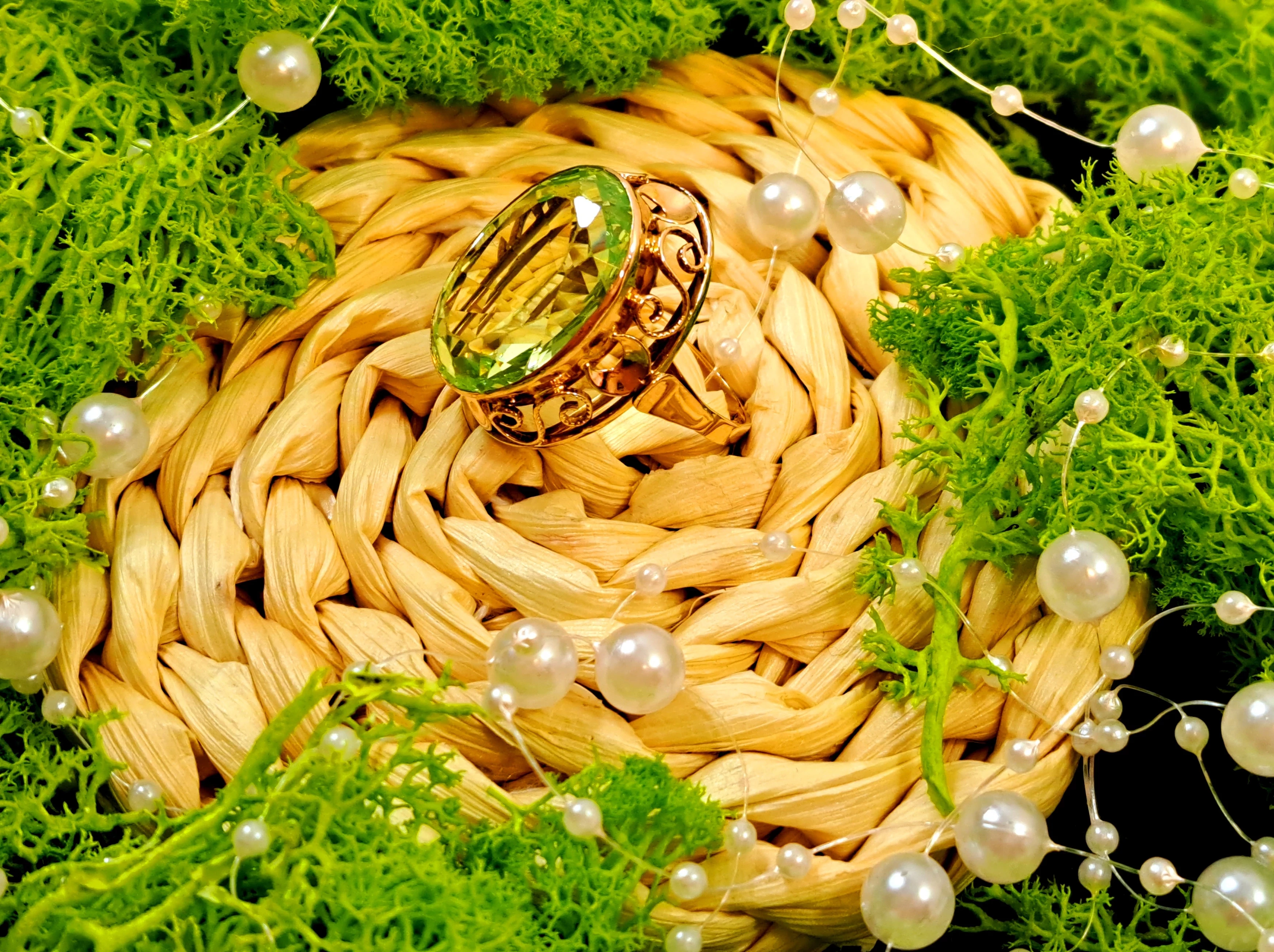 zloty-pierscionek-z-zielonym-kamieniem-1194g-583-rodzaj-wyrob-jubilerski