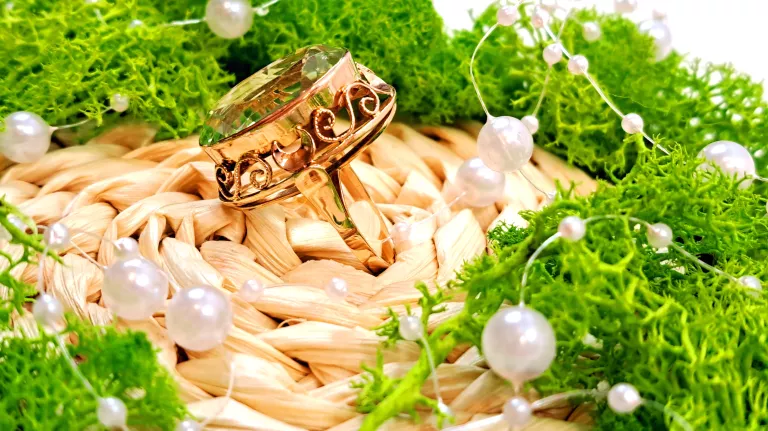 zloty-pierscionek-z-zielonym-kamieniem-1194g-583-kamien-cyrkonia