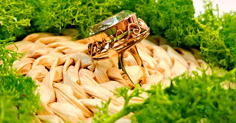 zloty-pierscionek-z-zielonym-kamieniem-1194g-583-marka-bez-marki