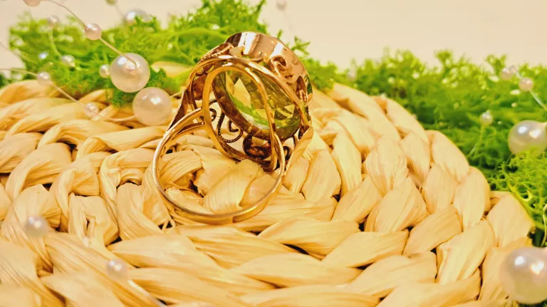 zloty-pierscionek-z-zielonym-kamieniem-1194g-583-waga-1194