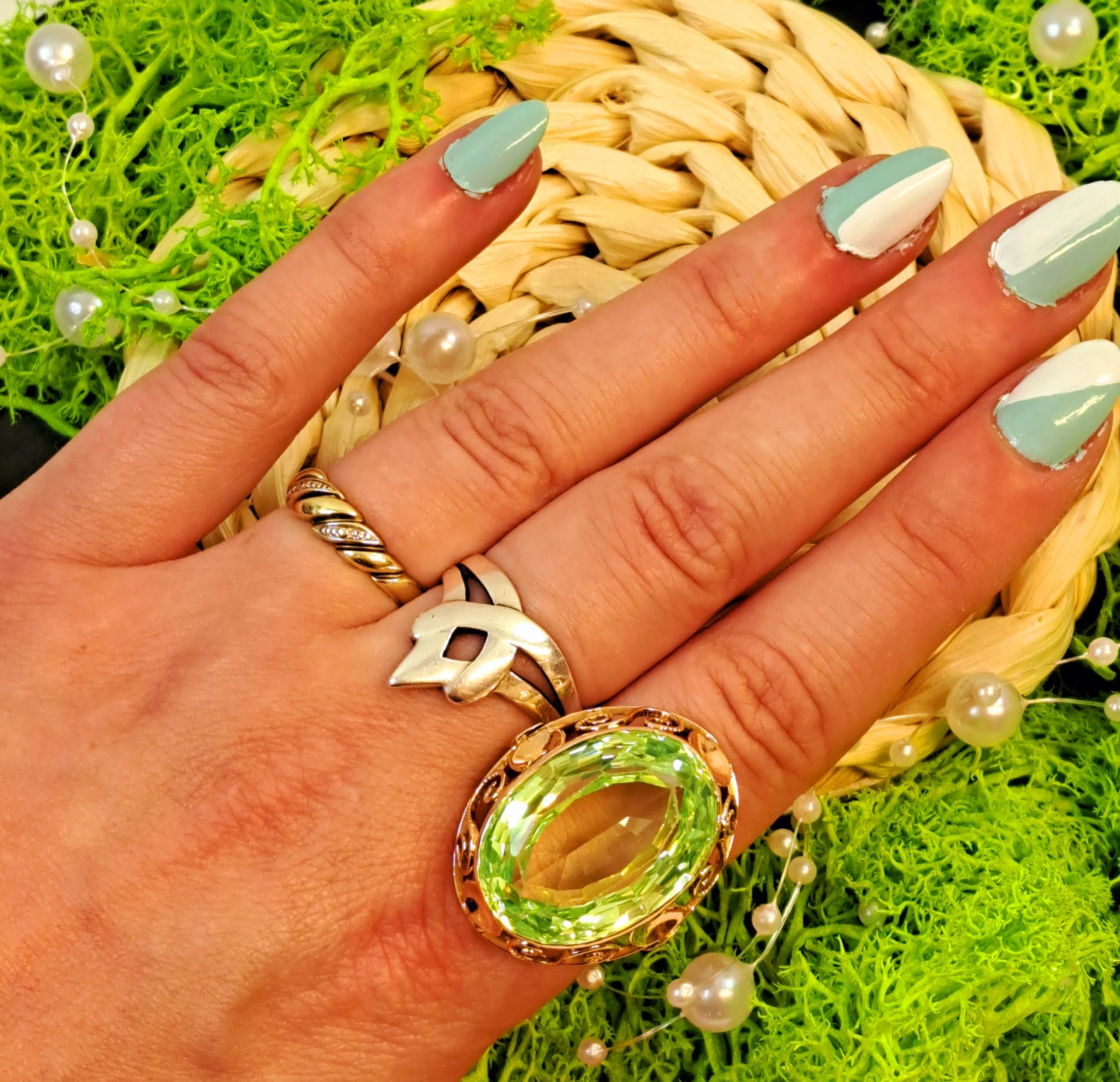 zloty-pierscionek-z-zielonym-kamieniem-1194g-583-cechy-brak