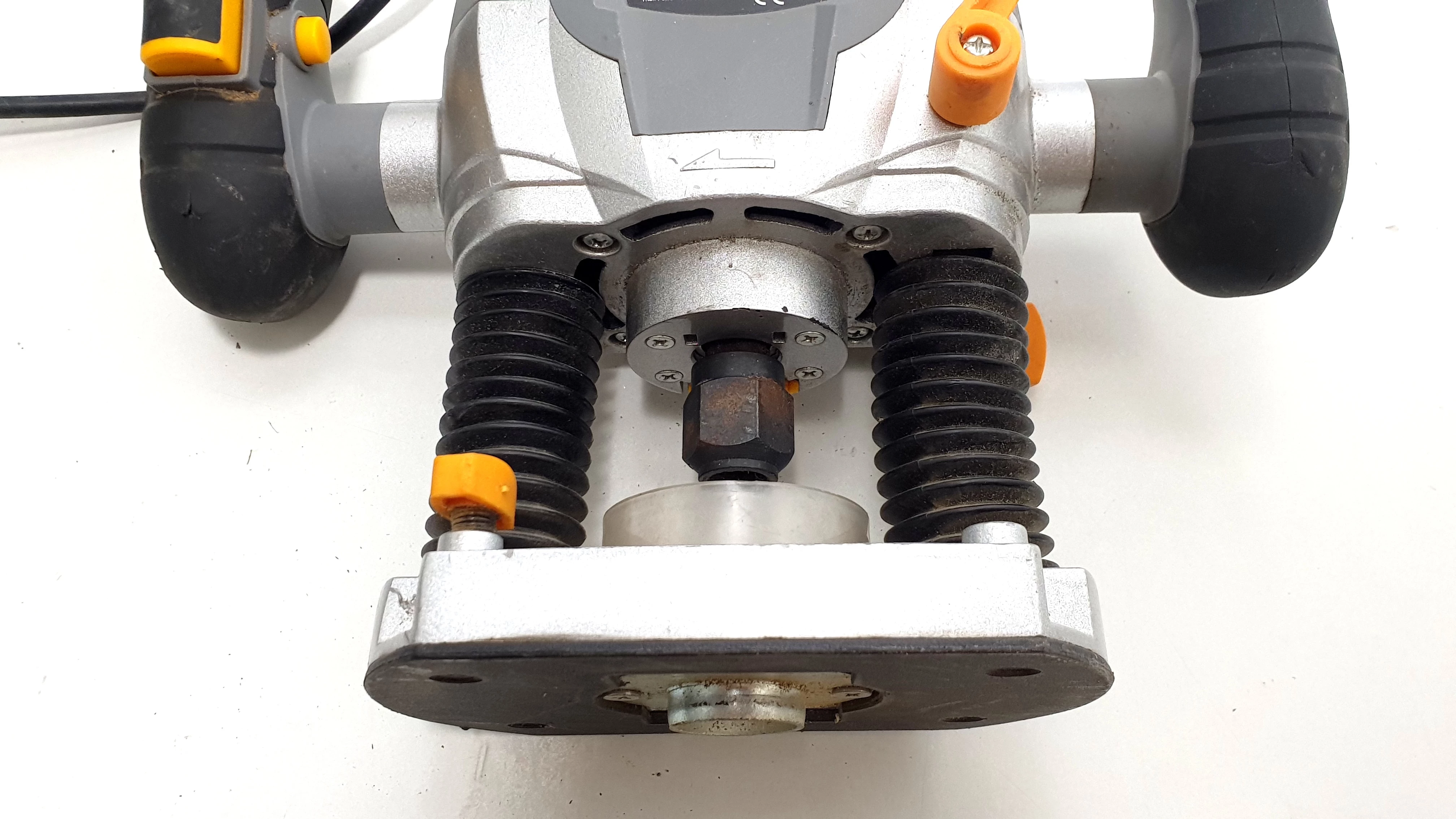 titan-ttb591rou-frezarka-gornowrzecionowa-1250w-rodzaj-frezarki-gornowrzecionowa