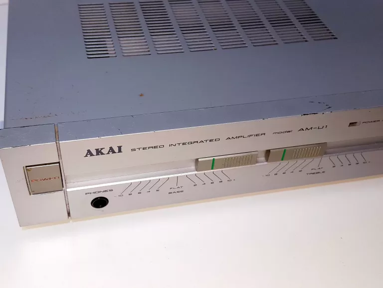 WZMACNIACZ AKAI AM-U1