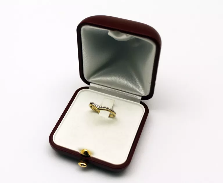 delikatny-zloty-pierscionek-z-diamentami-134-g-ean-gtin-0059033614876