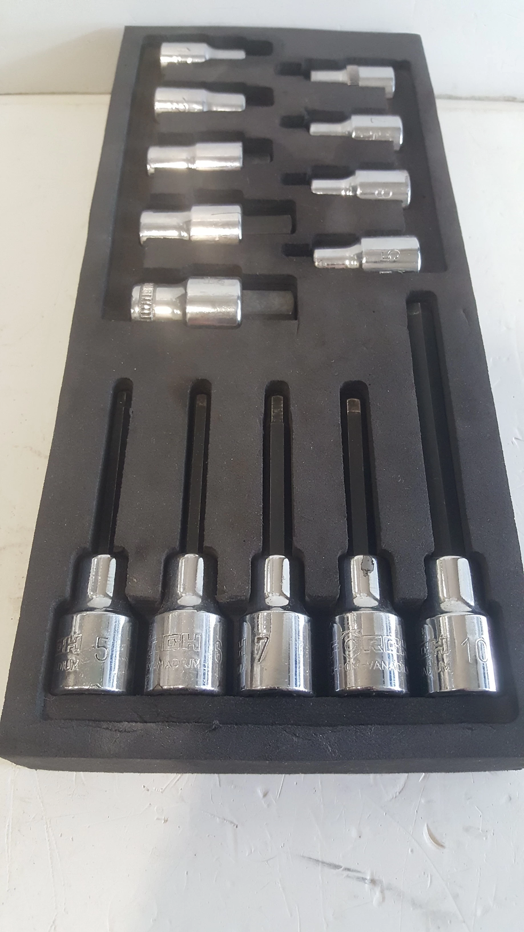 zestaw-kluczy-nasadowych-bity-grzechotka-forch-rodzaj-klucza-zestaw-kluczy