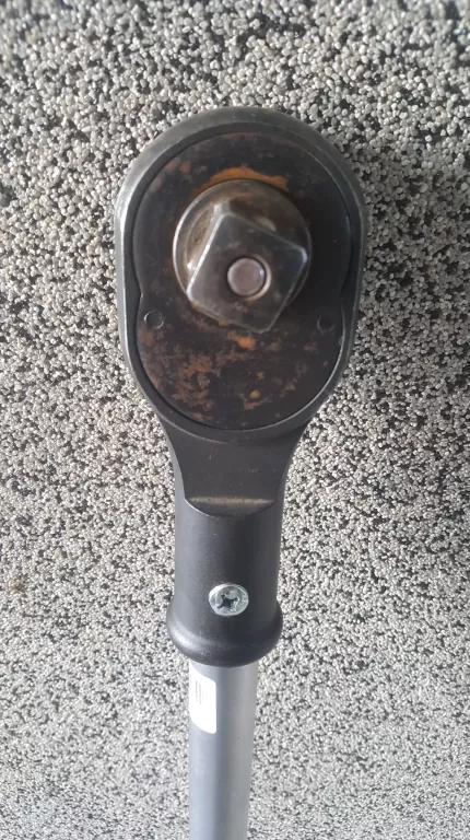 zestaw-kluczy-nasadowych-bity-grzechotka-forch-stan-uzywany