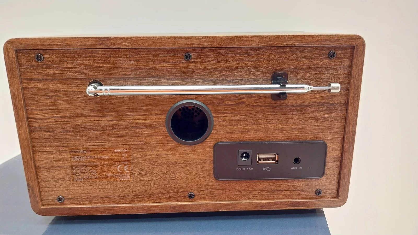 radio-w-stylu-retro-5w-kolor-brazowy