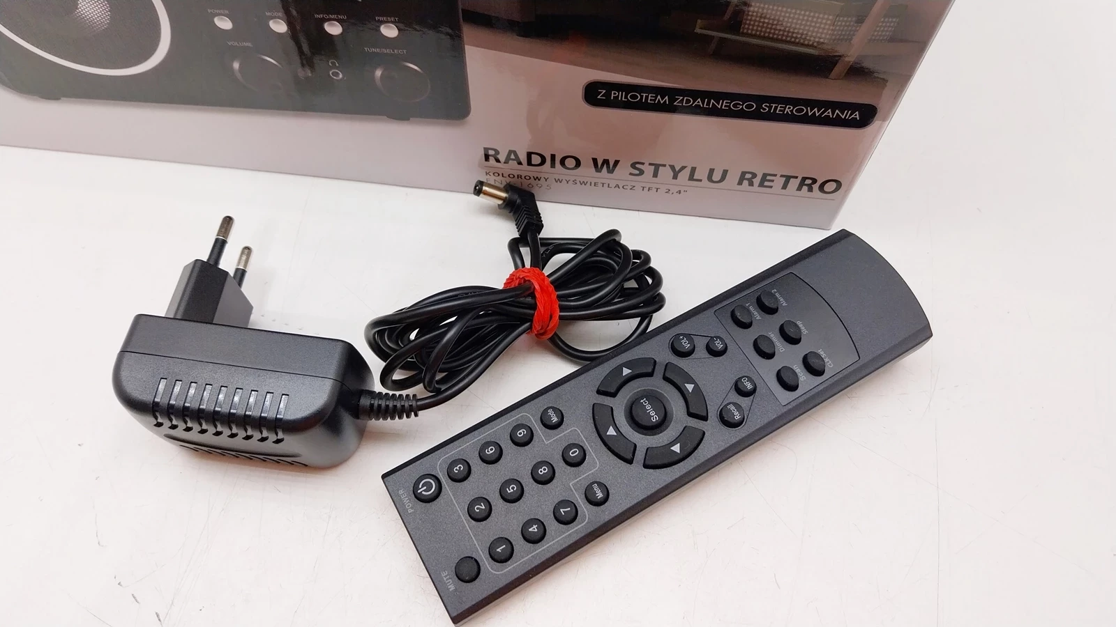 radio-w-stylu-retro-5w-stan-powystawowy