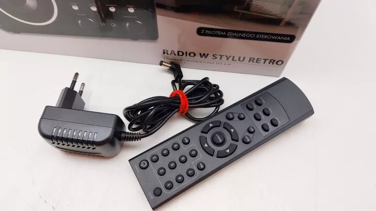 radio-w-stylu-retro-5w-stan-powystawowy