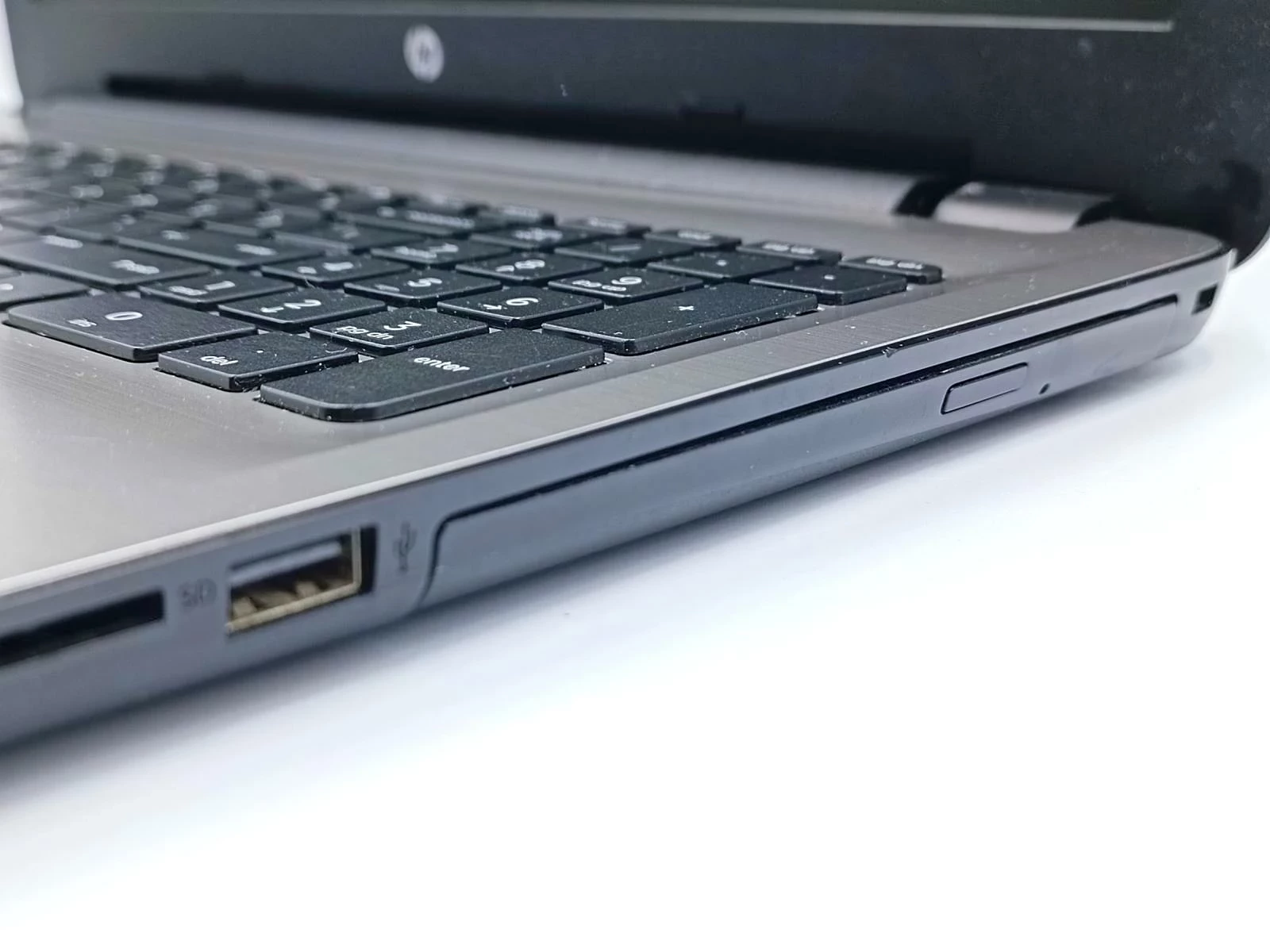 hp-3165ngw-i3-5005u-8gb-ram-1tb-seria-procesora-intel-core-i3