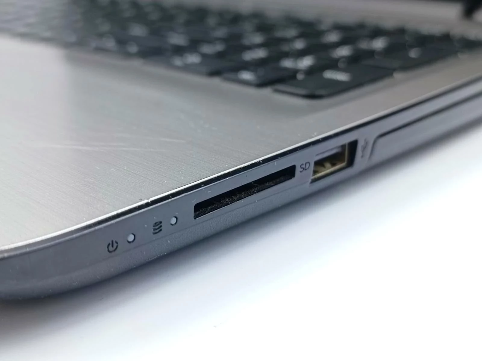 hp-3165ngw-i3-5005u-8gb-ram-1tb-rozdzielczosc-px-1366-x-768