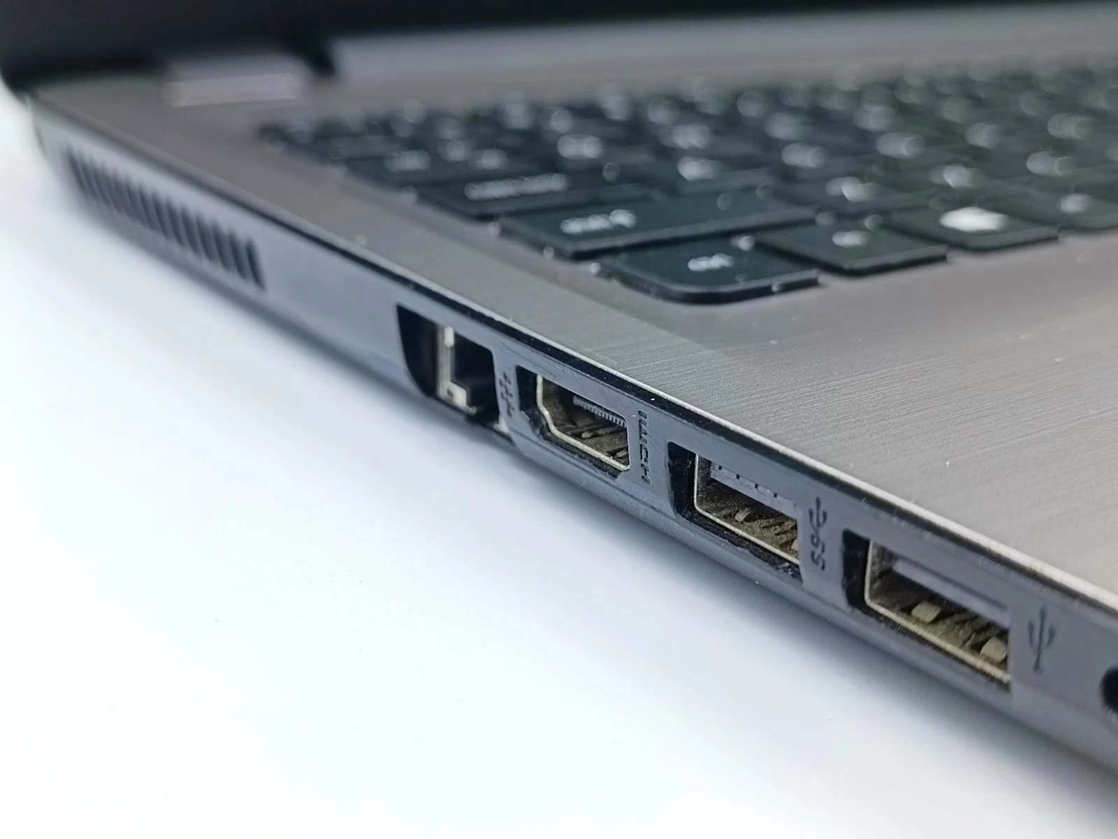 hp-3165ngw-i3-5005u-8gb-ram-1tb-przekatna-ekranu-154