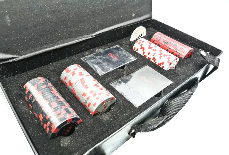 karty-poker-hugo-boss-komplet-stan-11323-2