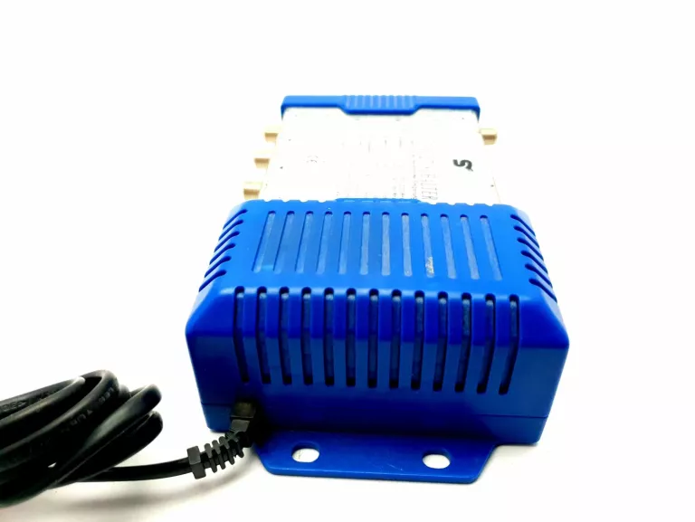 sat-multiswitch-rozgaleznik-sygnalu-54-4-drozny-marka-axing