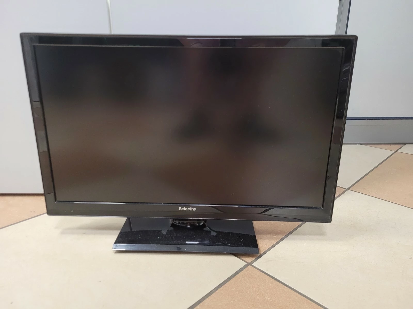 telewizor-selecline-22-22284-stan-uzywany