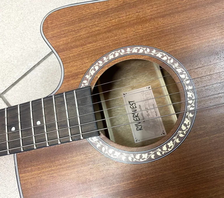 GITARA RIVERWEST G-412