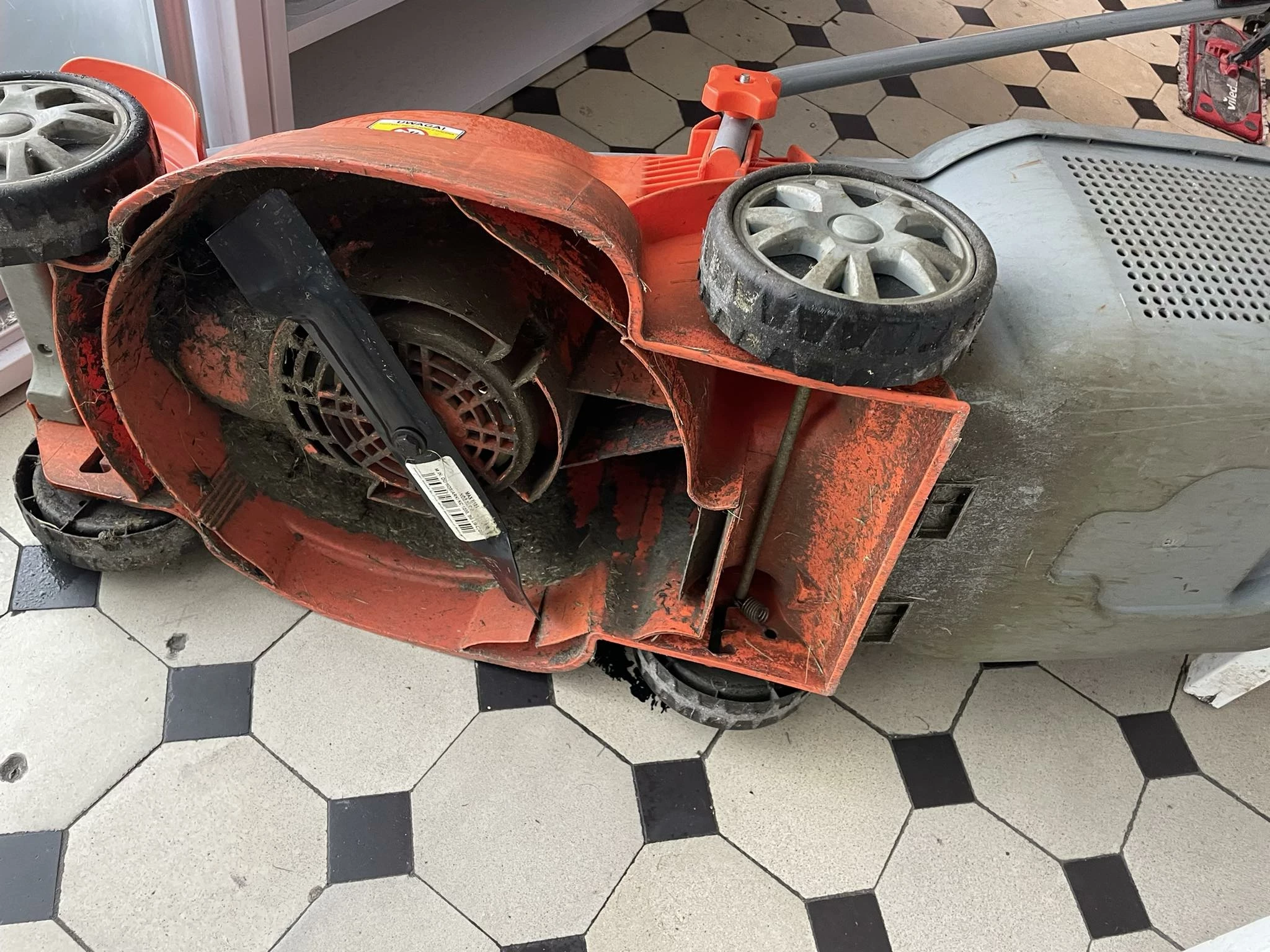 harder-kosiarka-elektryczna-1200-w-pojemnosc-kosza-30