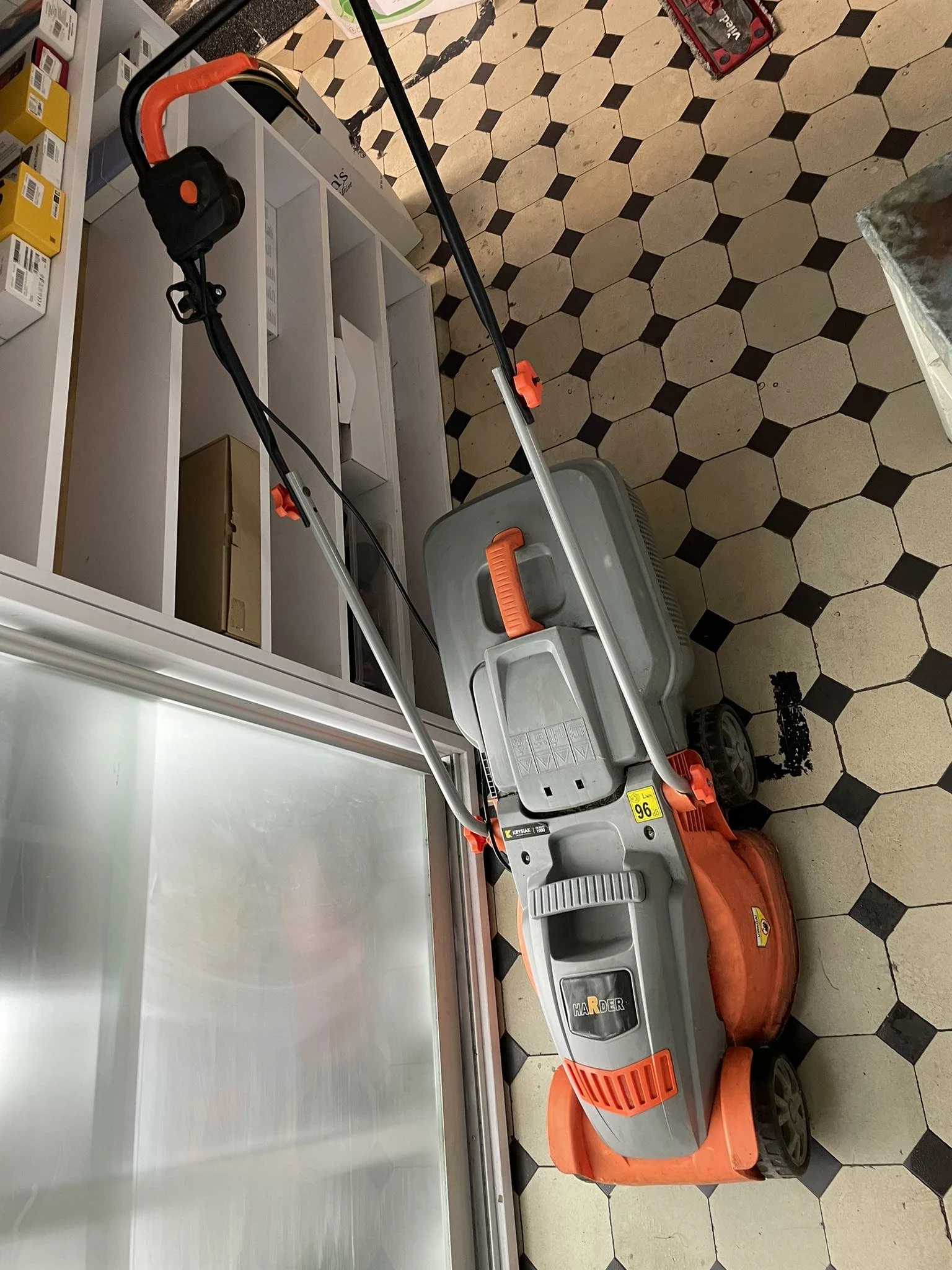 harder-kosiarka-elektryczna-1200-w-stan-uzywany