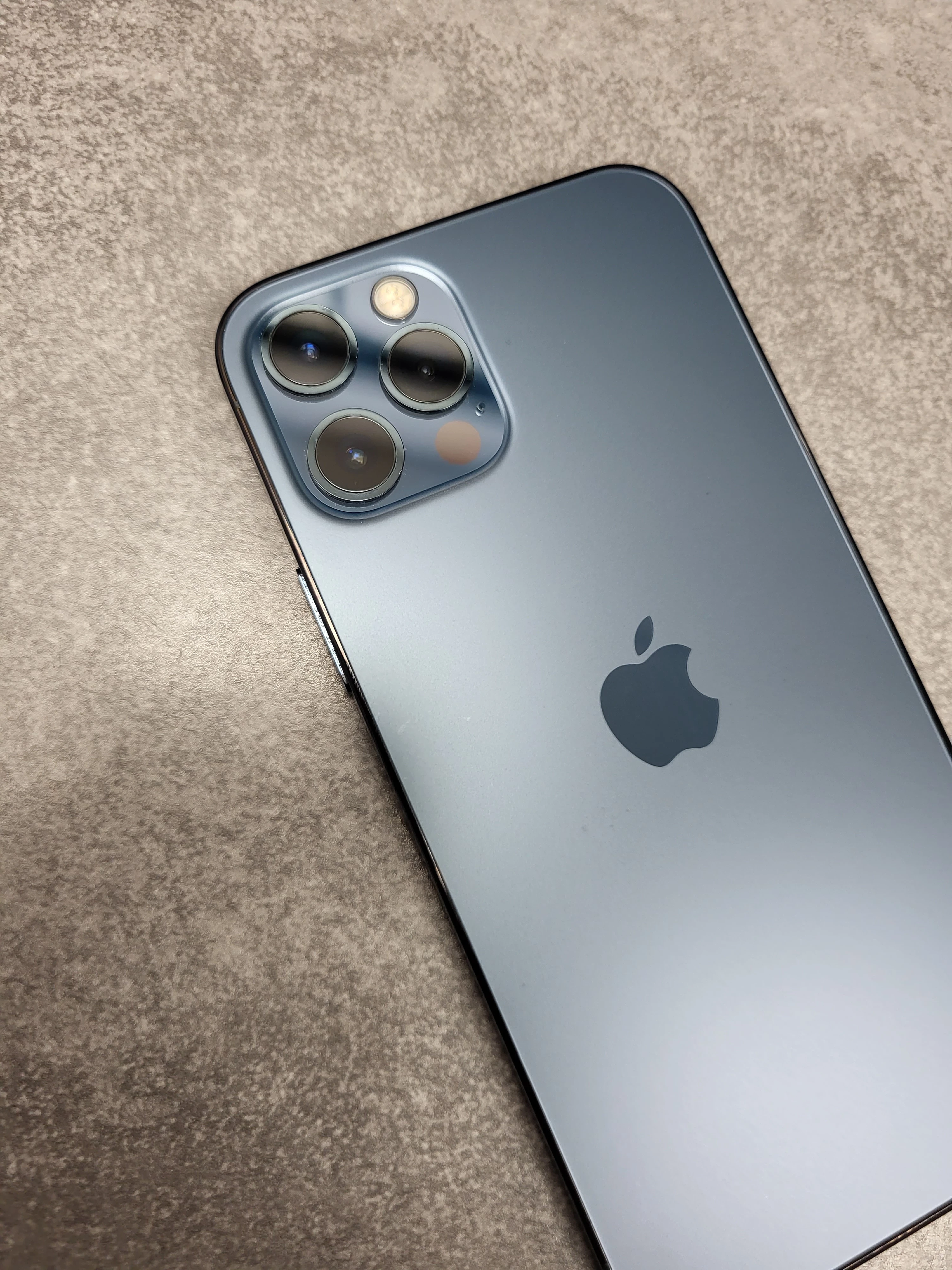 apple-iphone-12-pro-128gb-system-operacyjny-ios