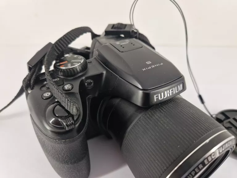 APARAT FUJIFILM FINEPIX S8200