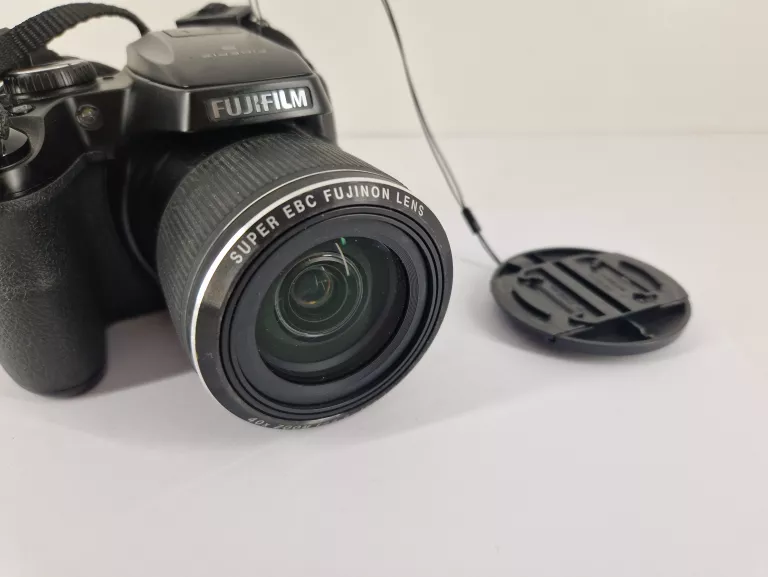 APARAT FUJIFILM FINEPIX S8200