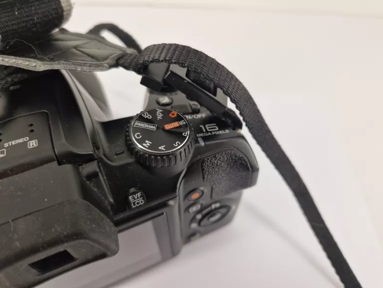 APARAT FUJIFILM FINEPIX S8200