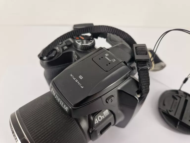 APARAT FUJIFILM FINEPIX S8200