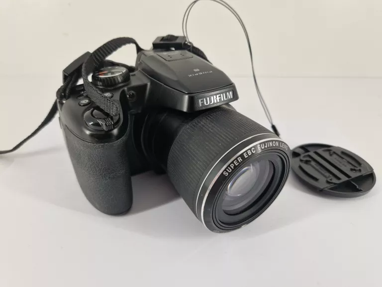 APARAT FUJIFILM FINEPIX S8200