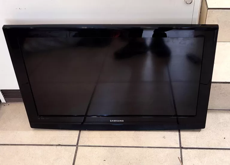 TELEWIZOR LCD SAMSUNG LE32B350F1W 32"