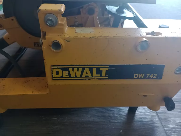 PIŁA STOŁOWA DEWALT DW742 2850RPM
